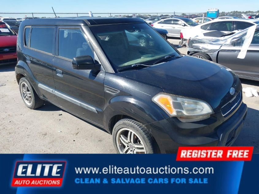 Used 2010 Kia Soul ! image 1