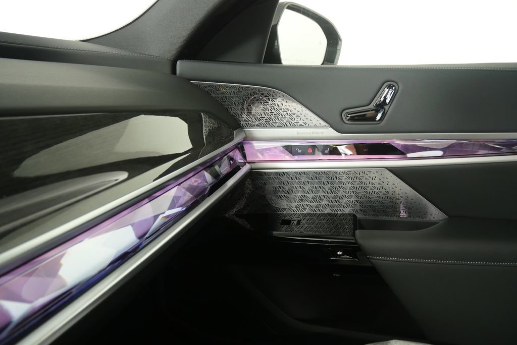 New 2026 BMW 750e xDrive w/ Executive Package image 25
