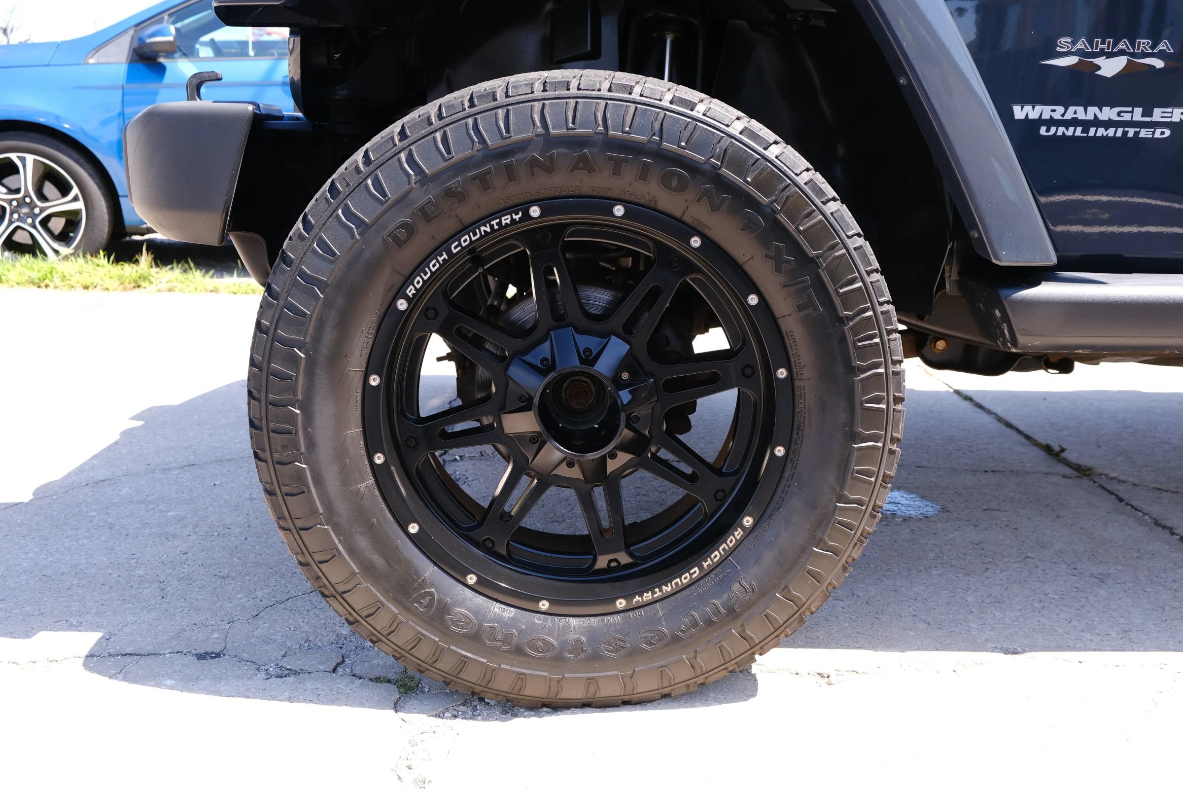 Used 2017 Jeep Wrangler Unlimited Sahara w/ Connectivity Group AWD/4WD image 17