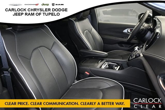 Used 2026 Chrysler Pacifica Limited FWD image 41