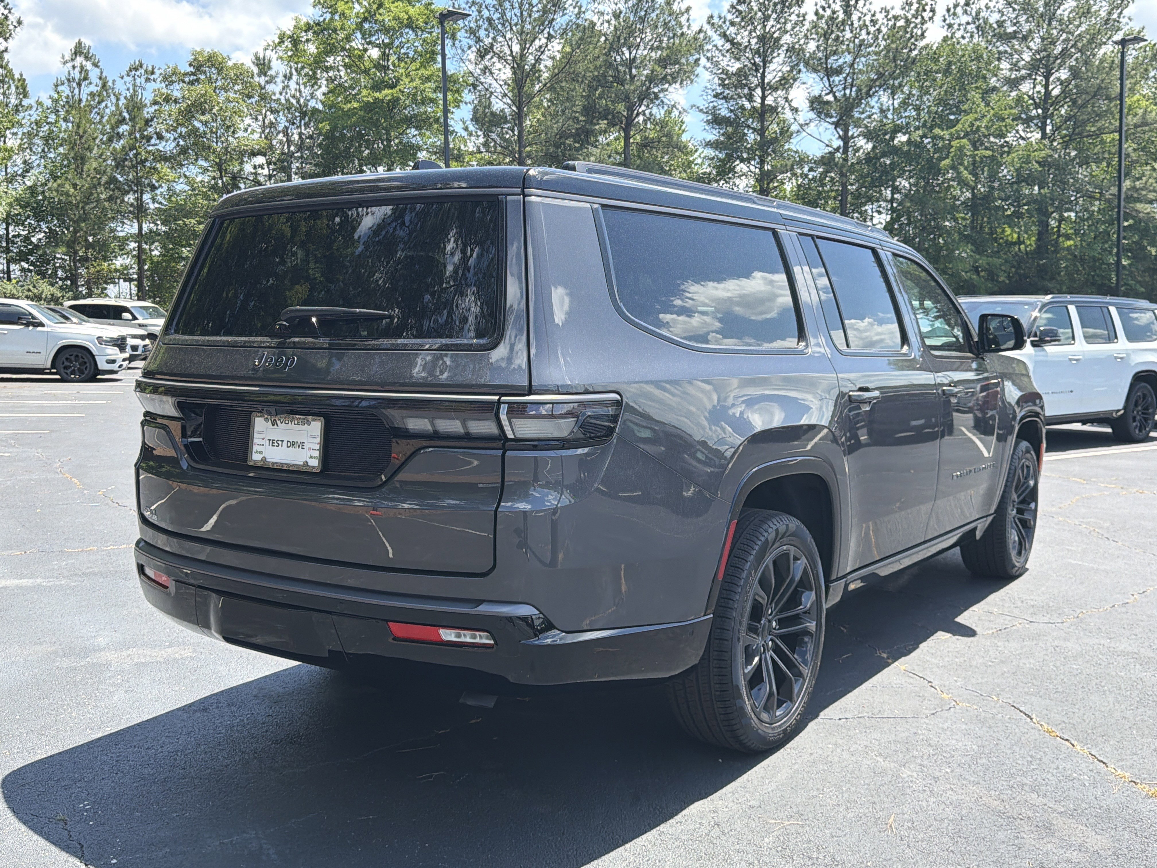 New 2026 Jeep Grand Wagoneer L Summit AWD/4WD image 8