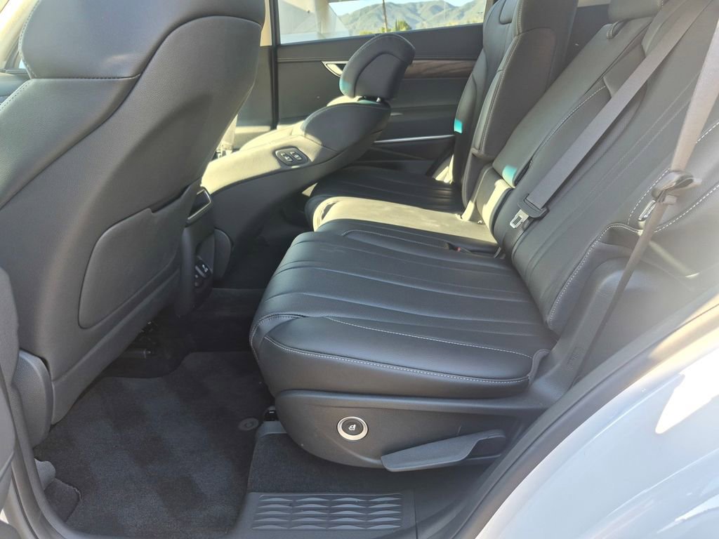 Used 2026 Genesis GV80 2.5T Select image 28