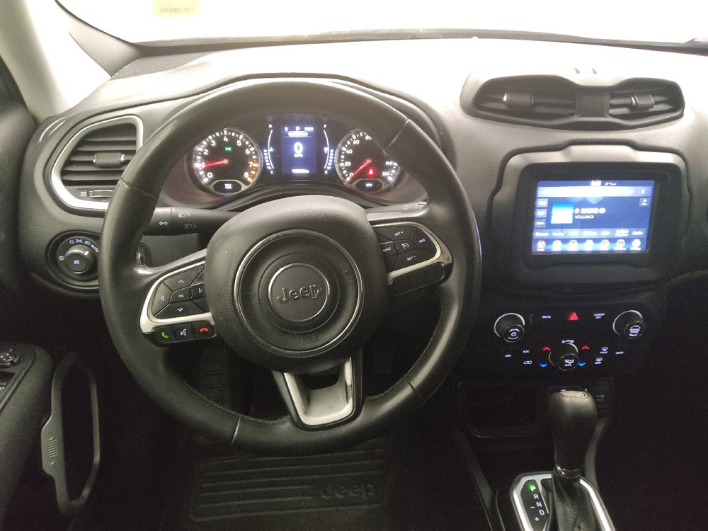 Used 2020 Jeep Renegade Latitude FWD image 22