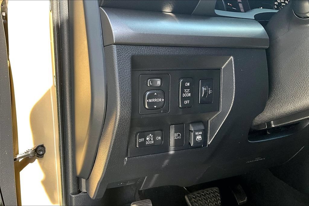 Certified 2019 Toyota Tundra SR5 w/ SR5 Upgrade Package AWD/4WD image 39
