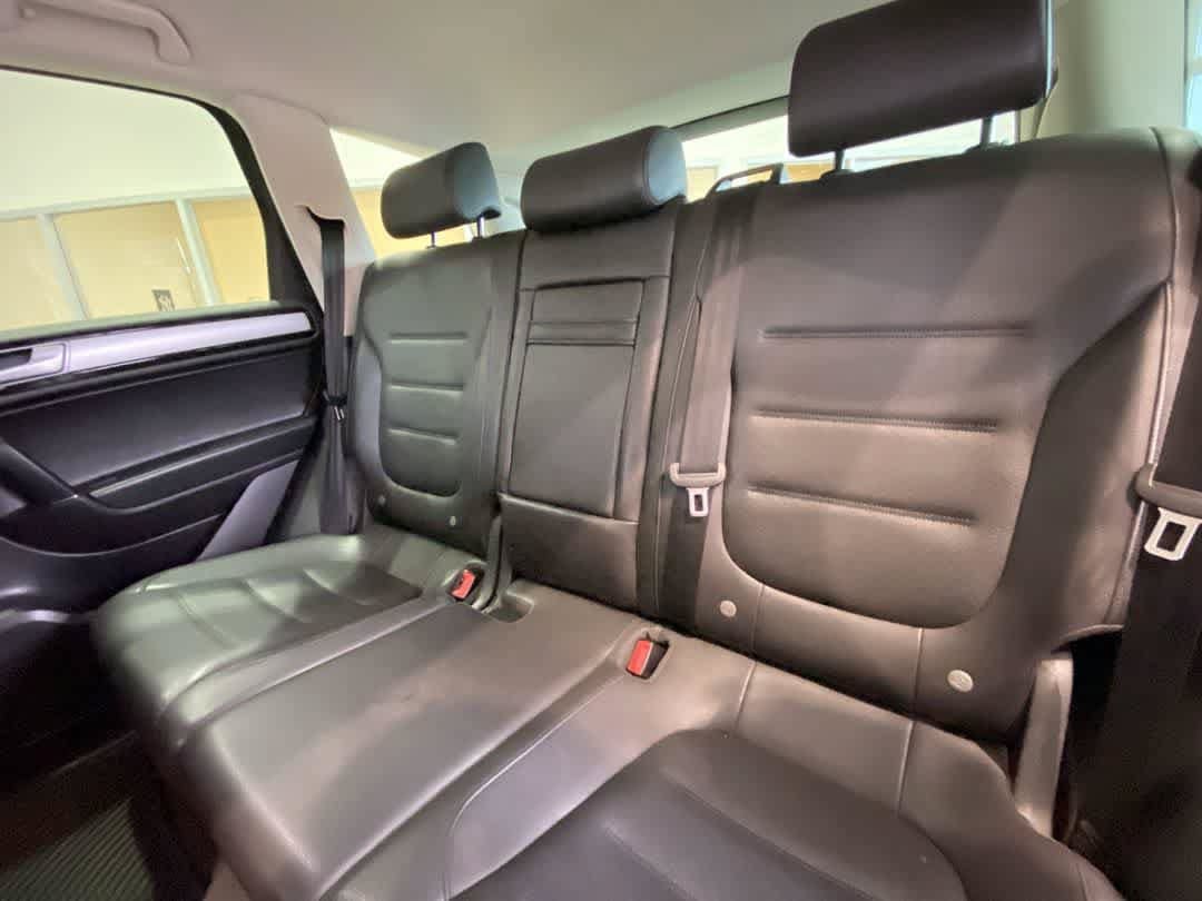 Used 2016 Volkswagen Touareg Sport AWD/4WD image 25