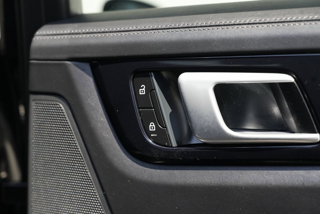 Used 2022 Porsche Cayenne Turbo image 42