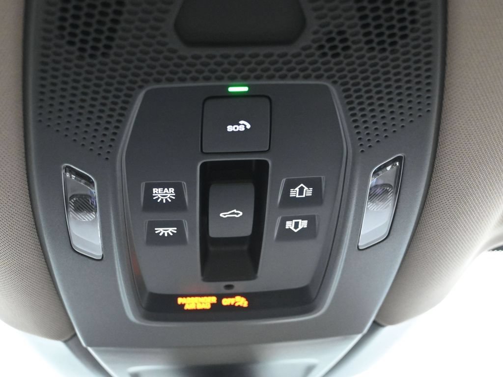 Certified 2025 Porsche Panamera RWD image 24