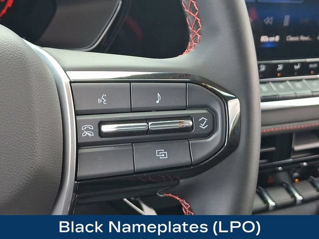 Used 2025 Chevrolet Colorado Z71 w/ Midnight Edition AWD/4WD image 8