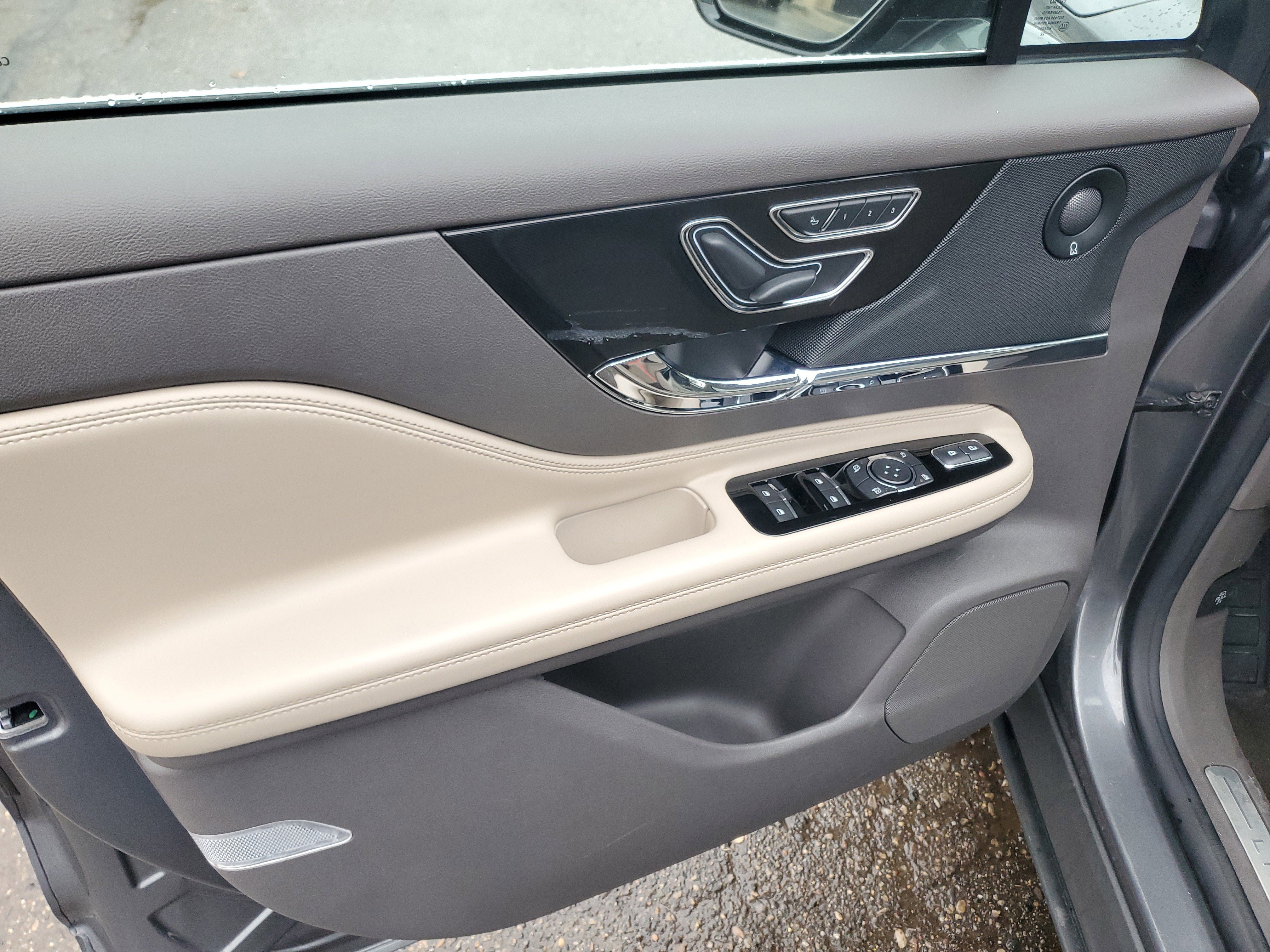 Certified 2022 Lincoln Corsair Reserve w/ Equipment Group 201A image 10