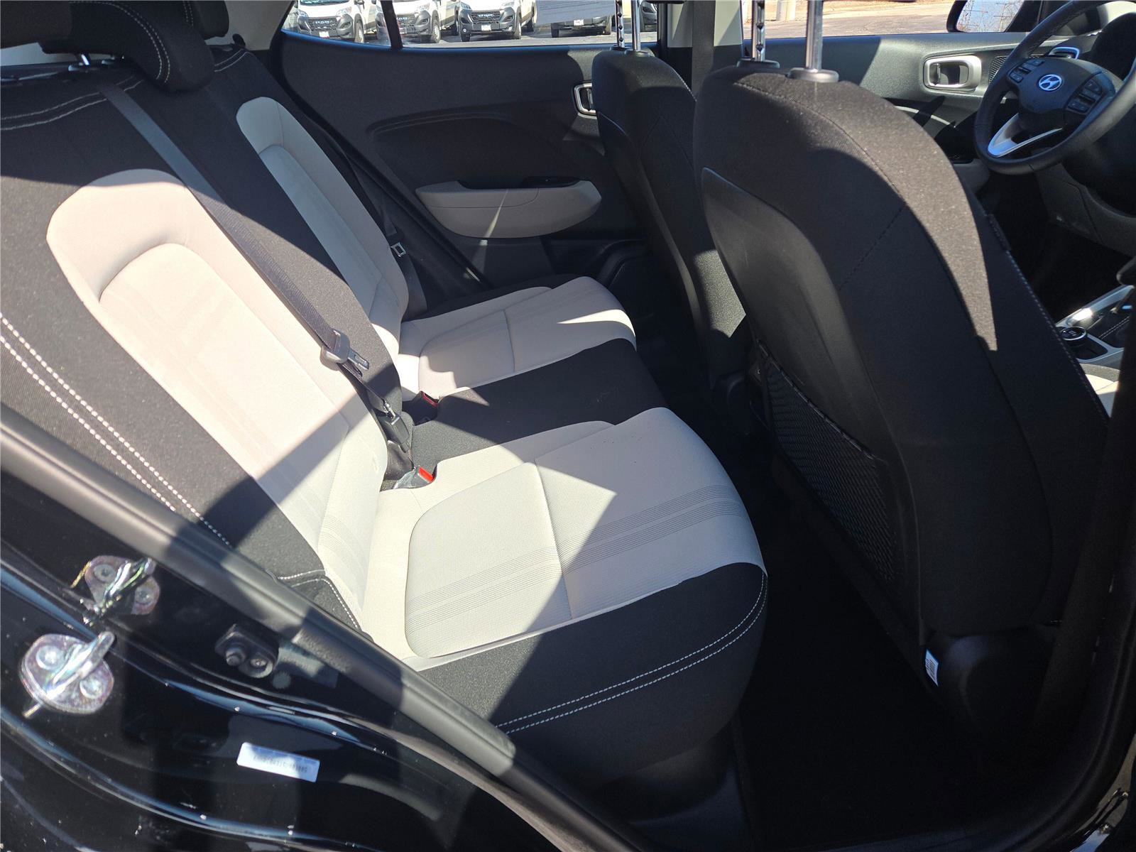 Used 2025 Hyundai Venue SEL image 11