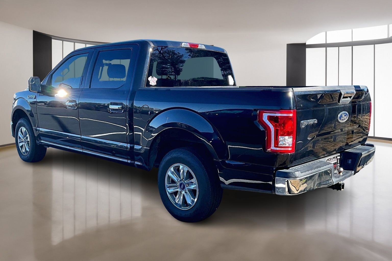 Used 2017 Ford F150 XLT image 4