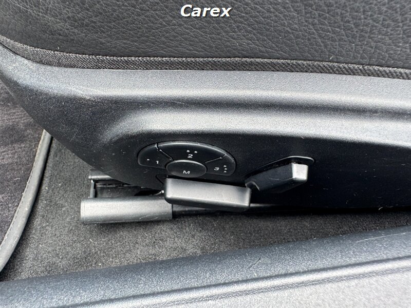 Used 2010 Mercedes-Benz SLK 350 image 33