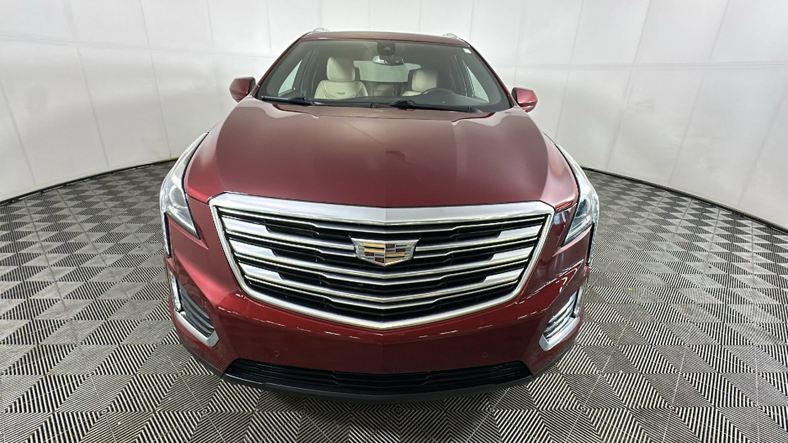 Used 2018 Cadillac XT5 Luxury w/ Driver Awareness Package AWD/4WD image 9