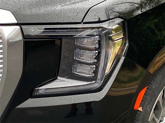 Used 2023 GMC Yukon XL Denali w/ Denali Reserve Package image 5