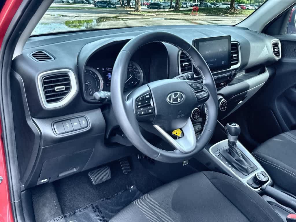 Used 2022 Hyundai Venue SEL FWD image 13