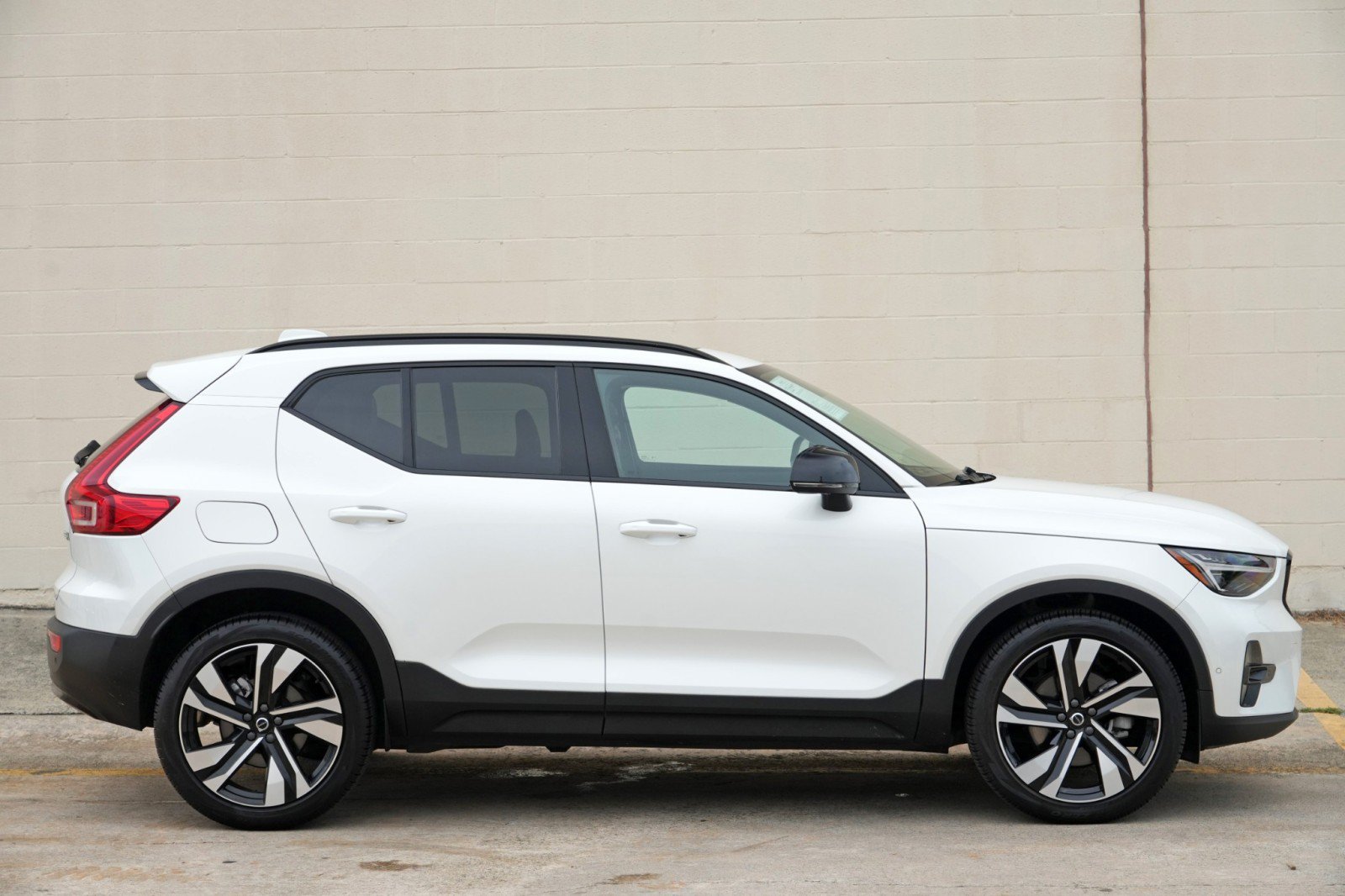 Used 2025 Volvo XC40 B5 Plus w/ Protection Package Premier AWD/4WD image 58