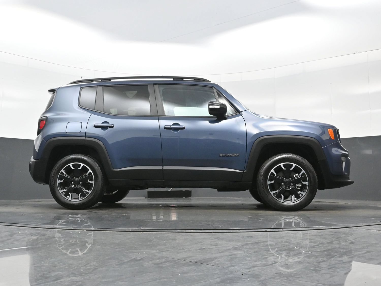 Used 2023 Jeep Renegade Latitude AWD/4WD image 32