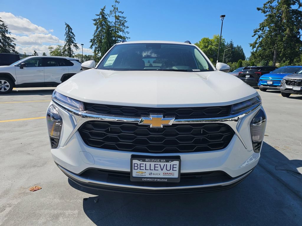 New 2026 Chevrolet Trax LT w/ Driver Confidence Package FWD image 2
