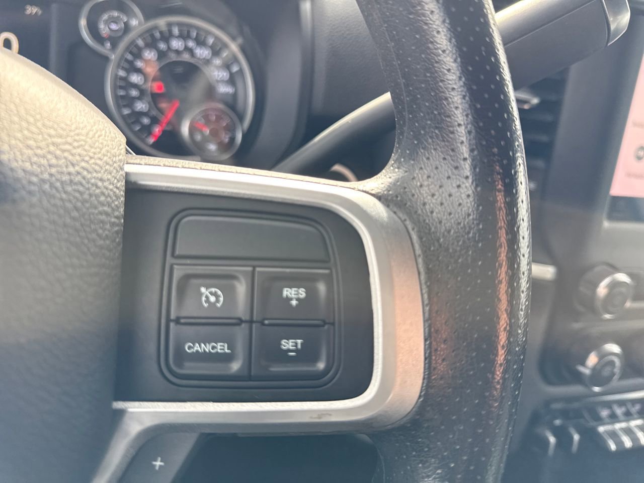 Used 2022 RAM 3500 Big Horn image 31