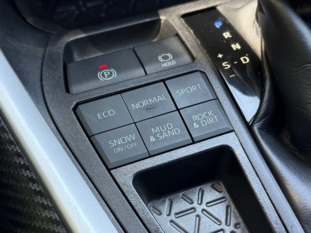 Used 2024 Toyota RAV4 LE AWD/4WD image 4
