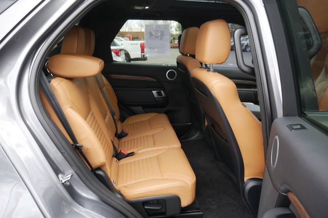 Used 2017 Land Rover Discovery HSE AWD/4WD image 28