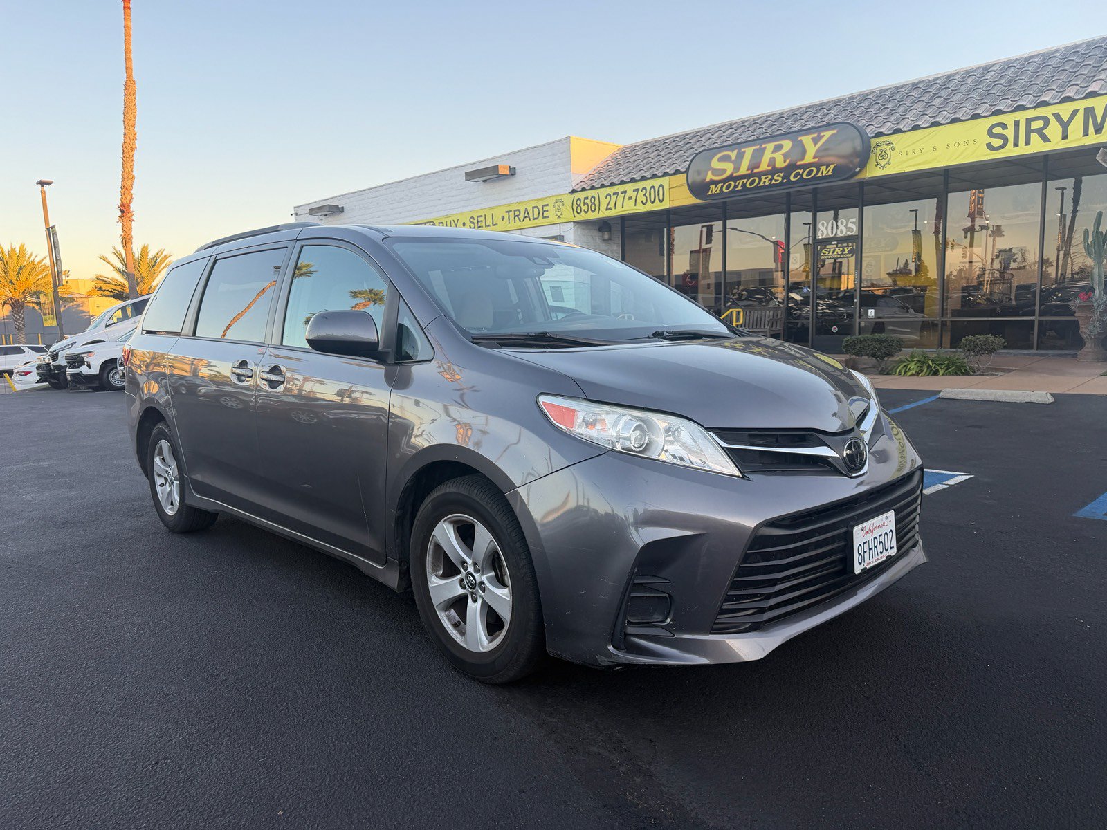 Used 2018 Toyota Sienna LE w/ Carpet Mat Package