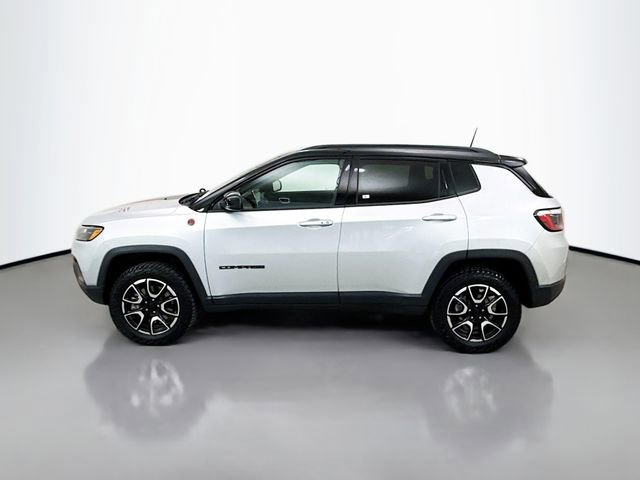 Used 2024 Jeep Compass Trailhawk image 4