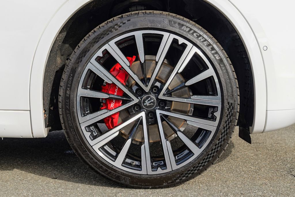 Certified 2023 Maserati Grecale Modena image 12