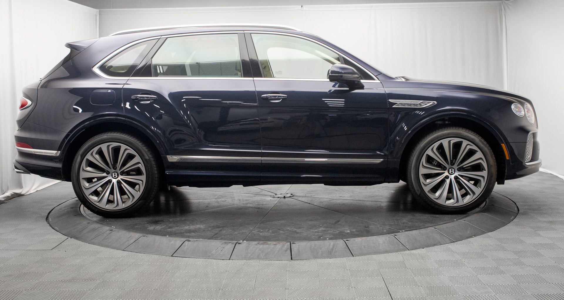 New 2025 Bentley Bentayga AWD/4WD image 2