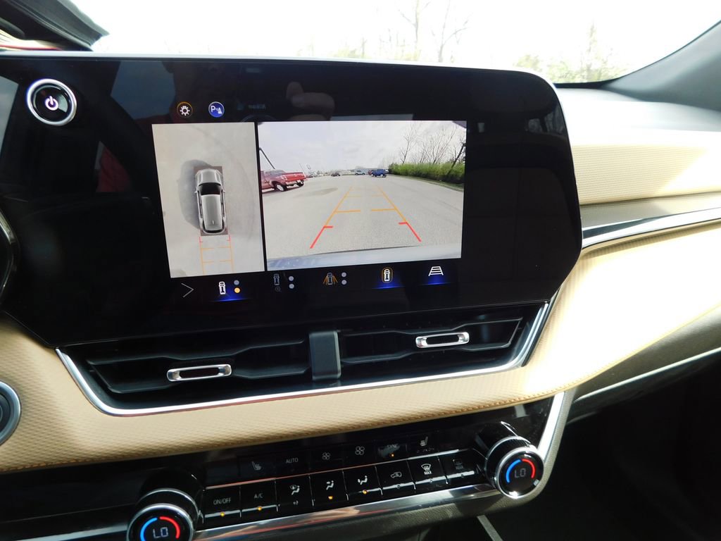 Used 2025 Chevrolet Equinox ACTIV w/ Safety and Technology Package image 35