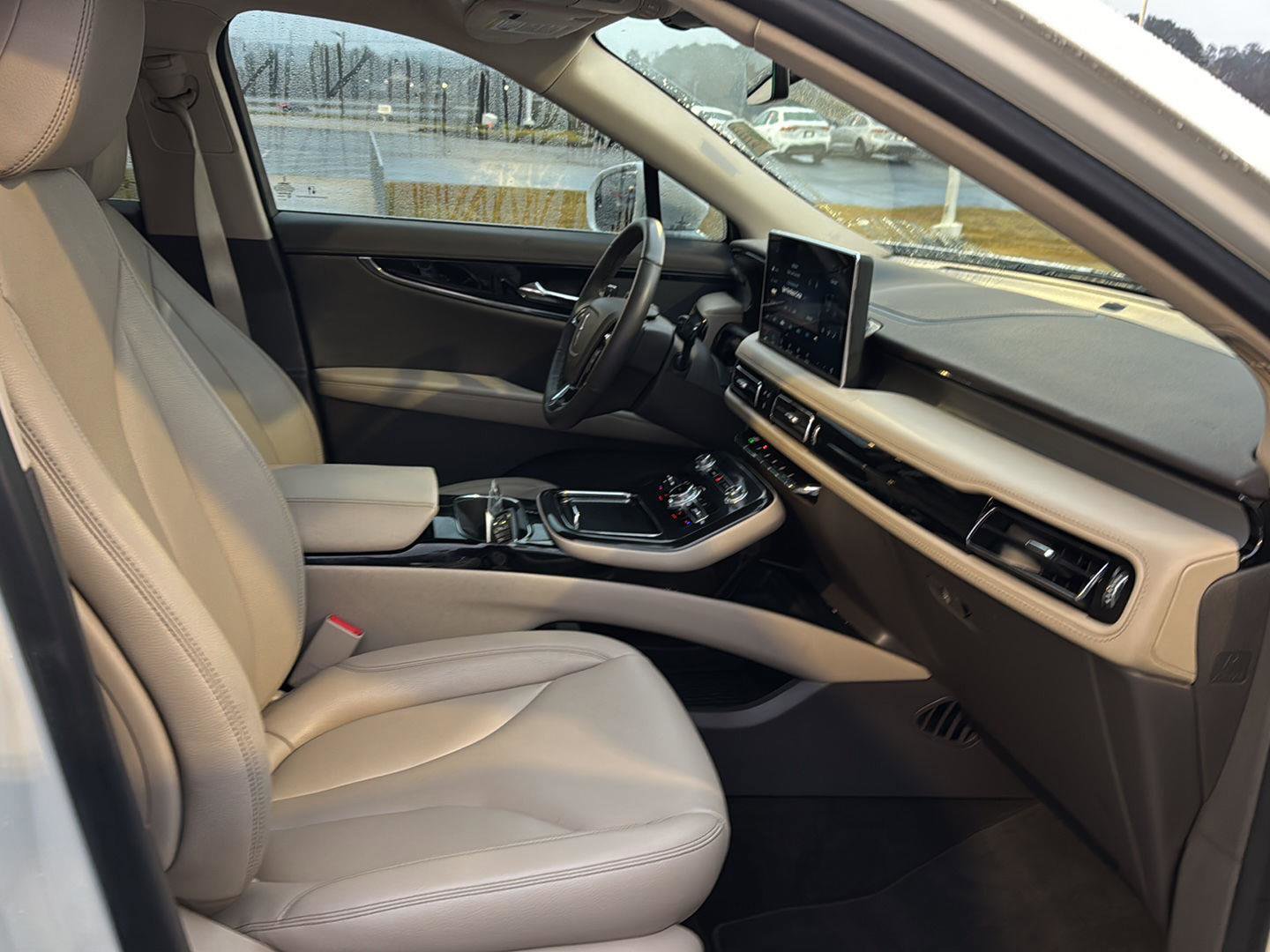 Used 2022 Lincoln Nautilus FWD w/ Premium Package image 10