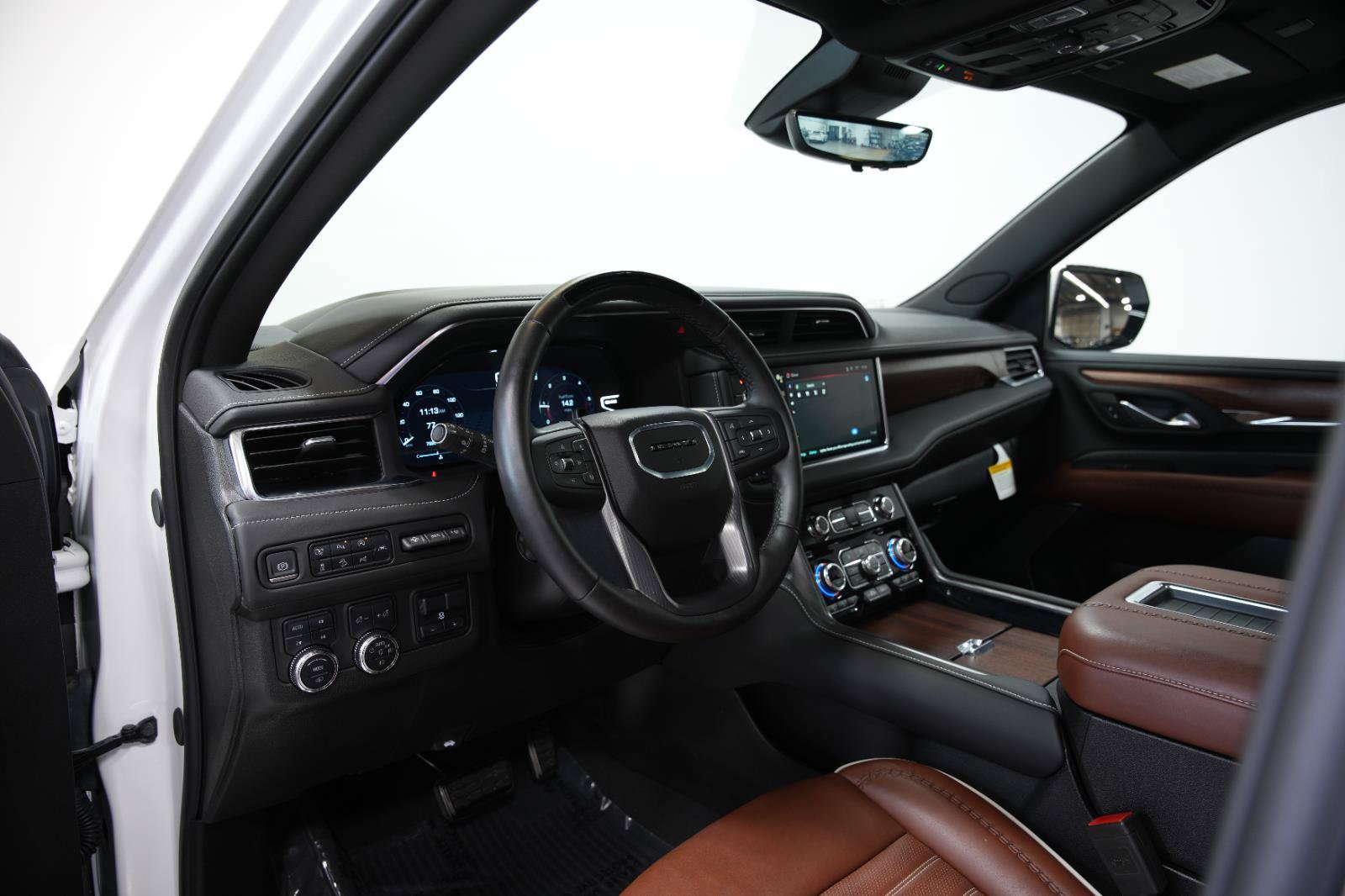 Used 2024 GMC Yukon XL Denali Ultimate AWD/4WD image 36