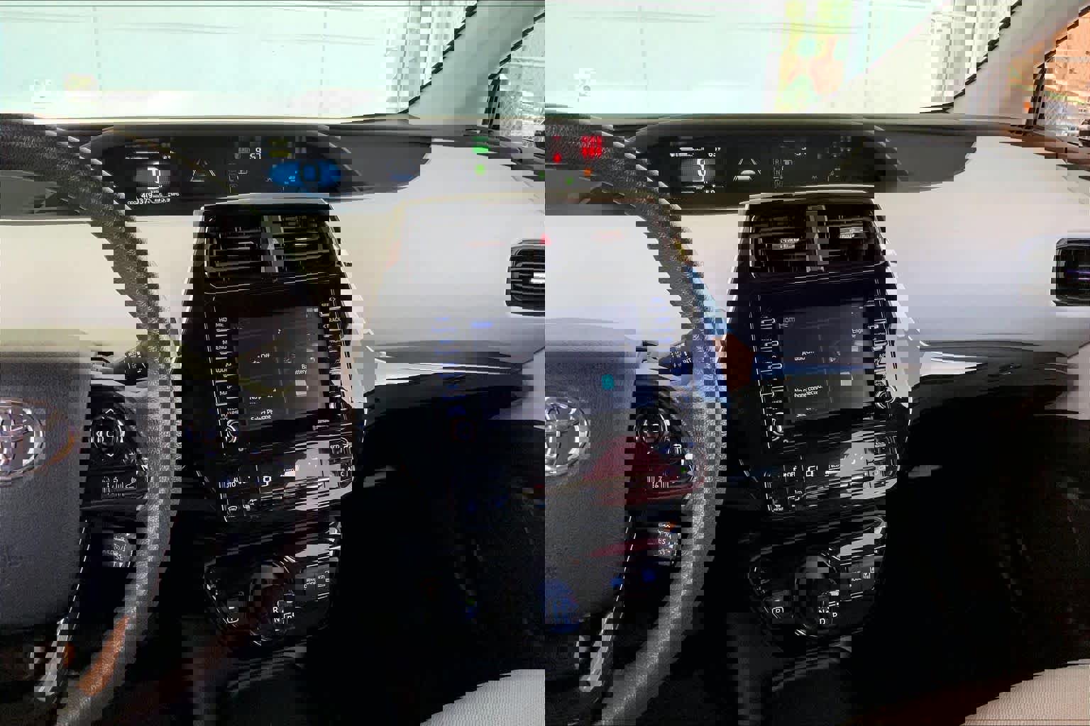 Used 2022 Toyota Prius L Eco image 7