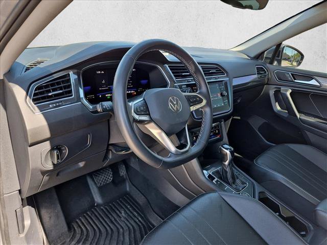 Used 2022 Volkswagen Tiguan SE w/ Panoramic Sunroof Package AWD/4WD image 10
