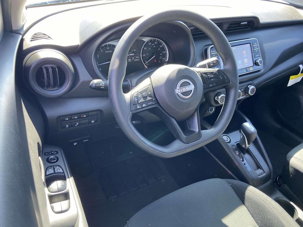 Used 2025 Nissan Kicks Play S image 12