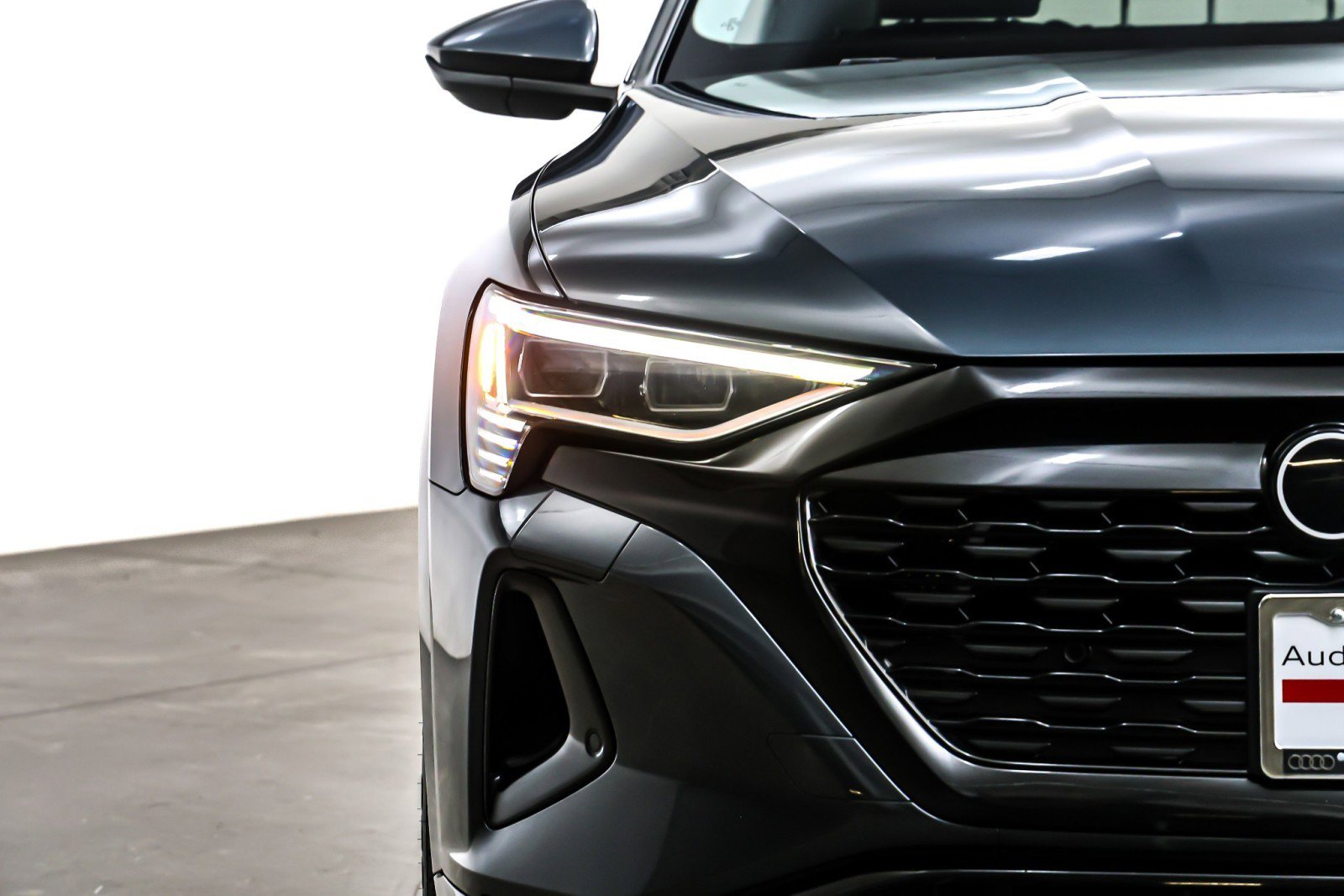Used 2024 Audi Q8 e-tron Premium image 15