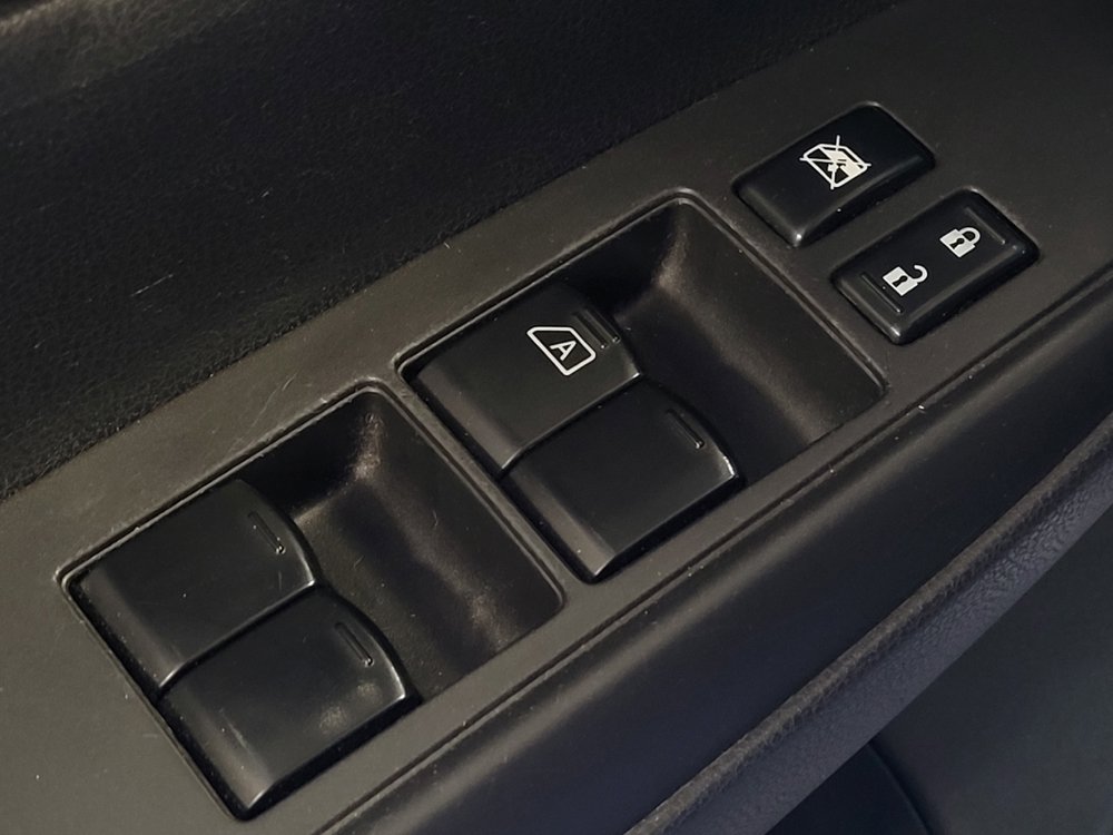 Used 2014 Nissan Versa Note SV FWD image 27