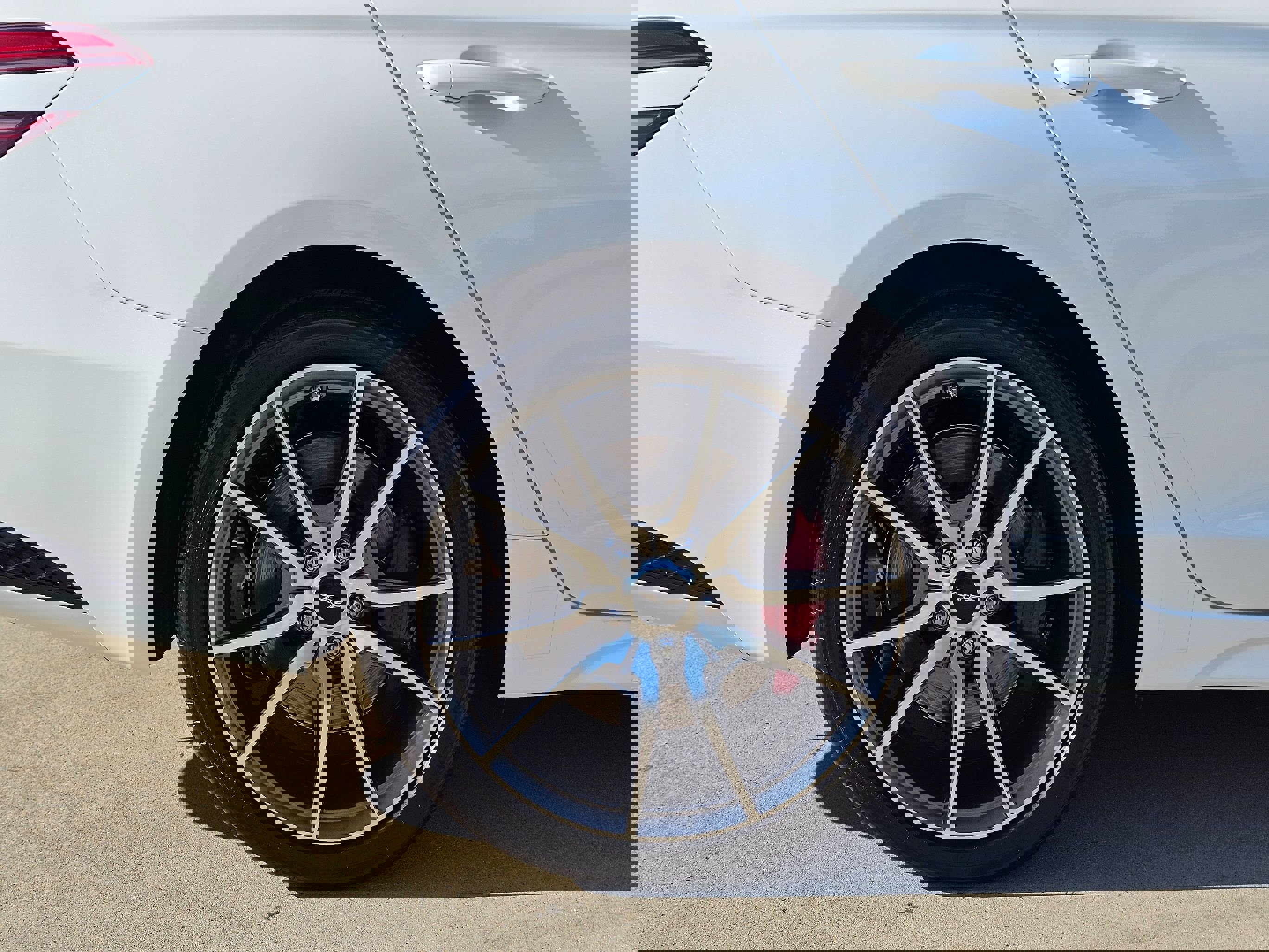 Used 2025 Genesis G70 2.5T image 14