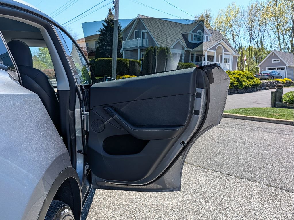 Used 2024 Tesla Model Y Long Range image 12