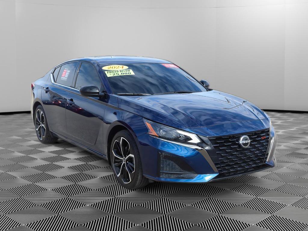 Used 2024 Nissan Altima 2.5 SR w/ SR Premium Package image 8