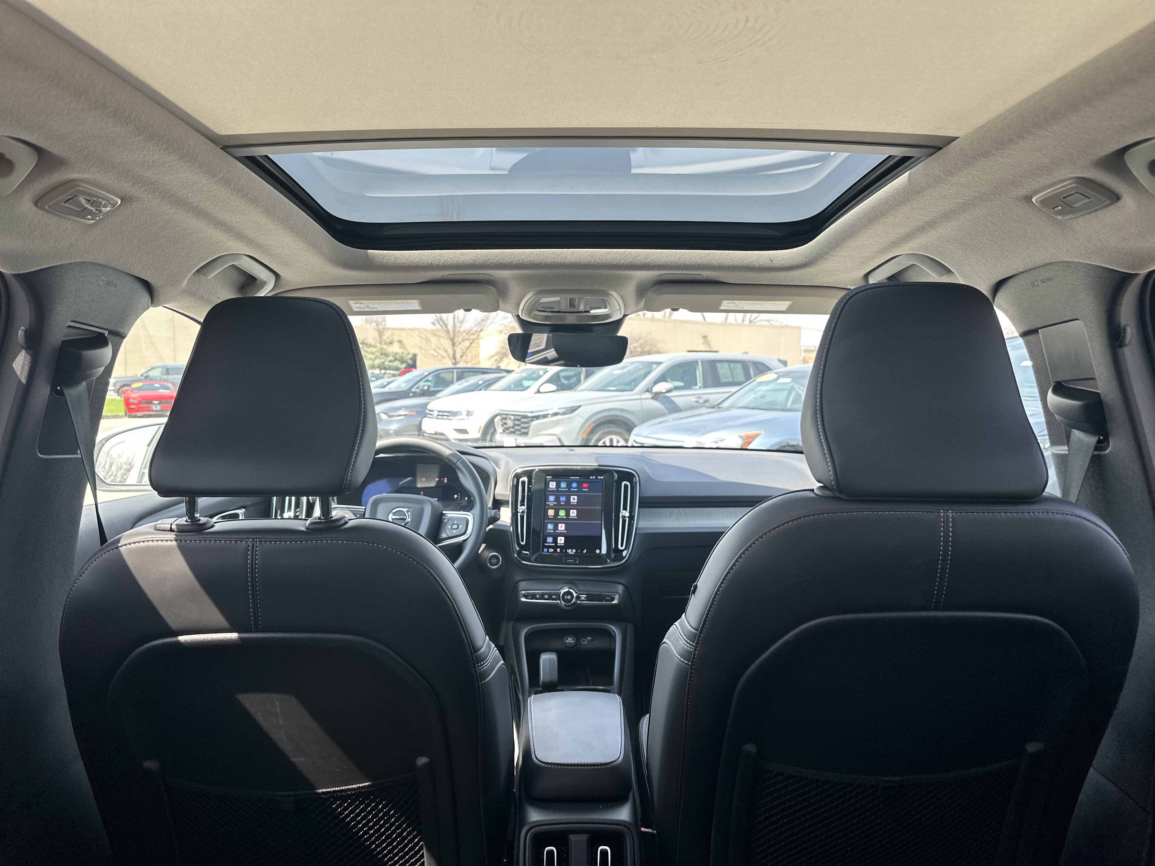Used 2025 Volvo XC40 B5 Core image 12