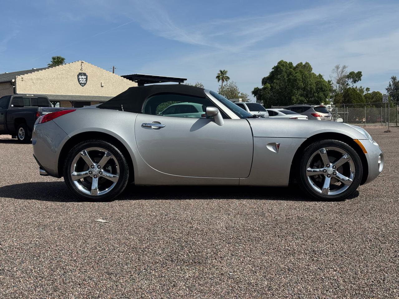 Used 2006 Pontiac Solstice Convertible w/ Premium Package RWD image 16