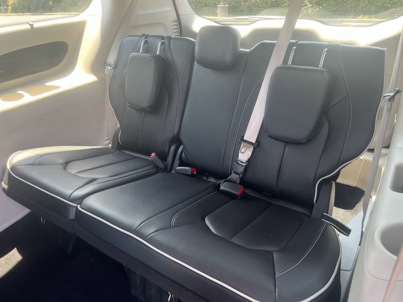 Used 2024 Chrysler Pacifica Limited image 14