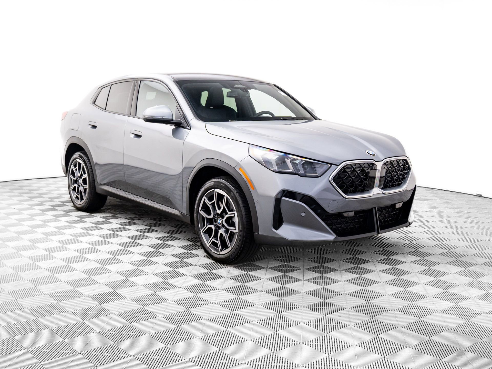 Certified 2025 BMW X2 xDrive28i w/ Premium Package image 8