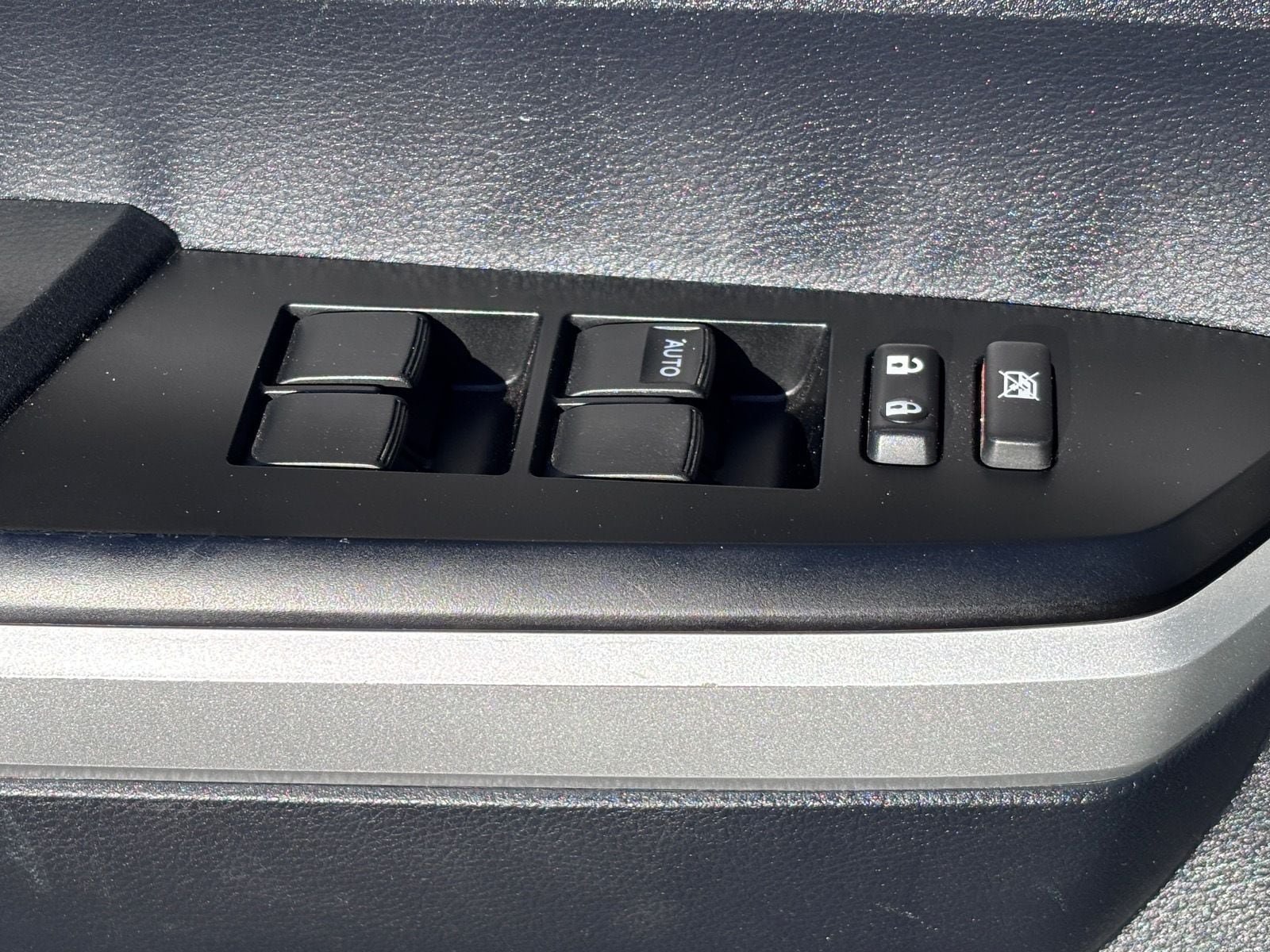 Used 2015 Toyota Tundra SR5 w/ SR5 Upgrade Package RWD image 21