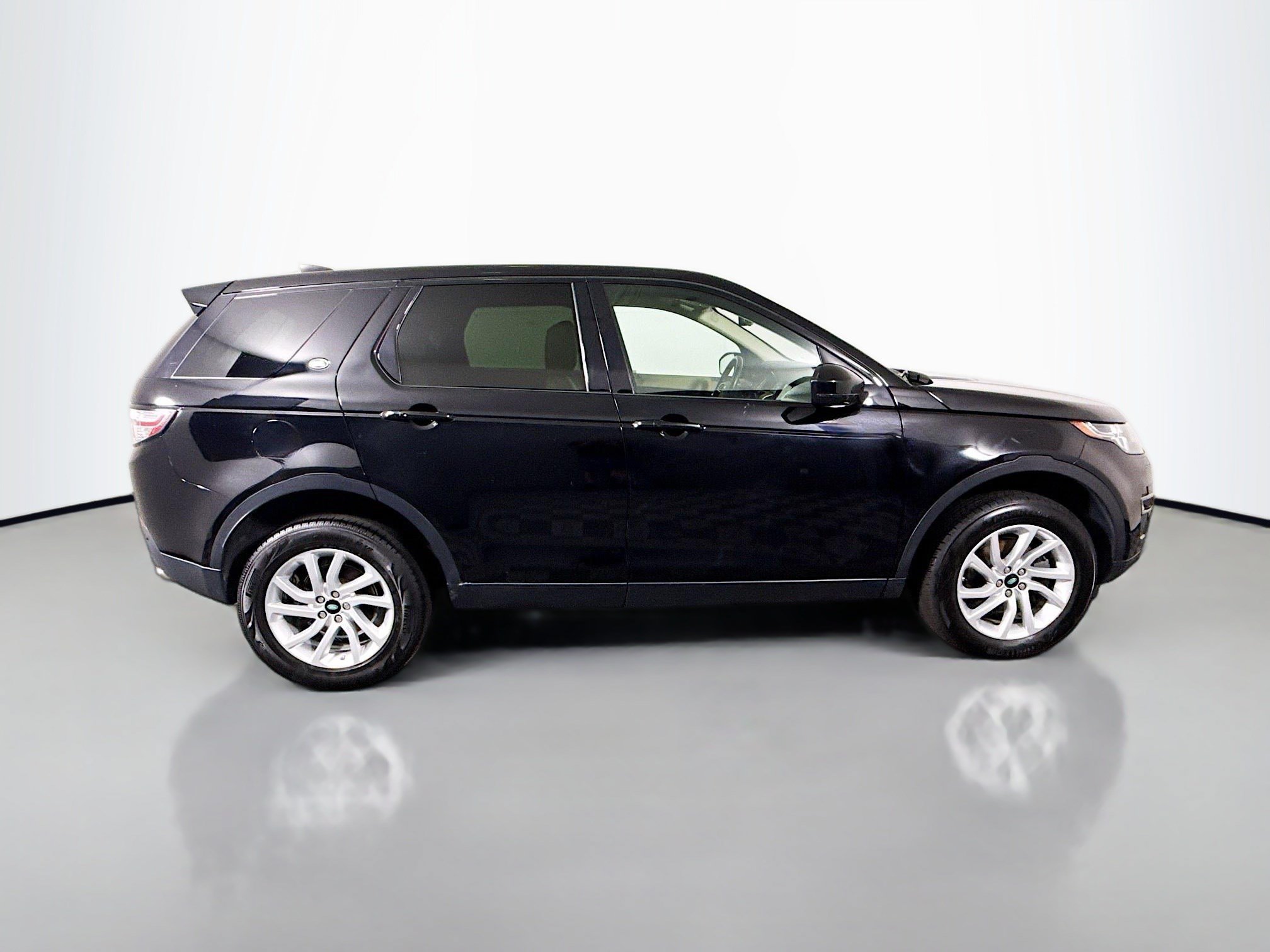 Used 2019 Land Rover Discovery Sport HSE AWD/4WD image 11