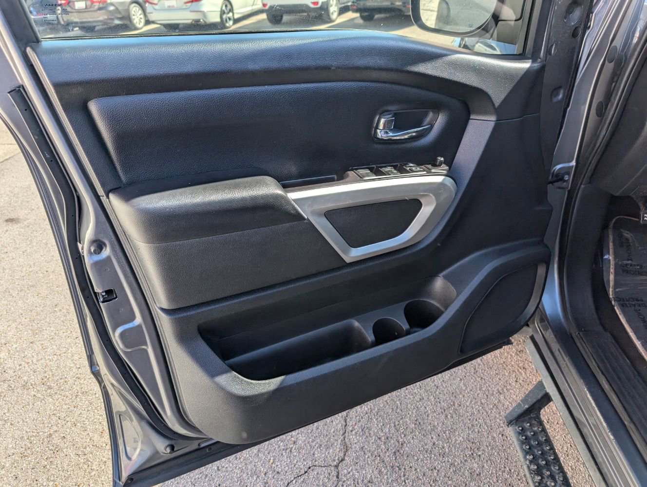 Used 2020 Nissan Titan SV w/ SV Convenience Package image 11