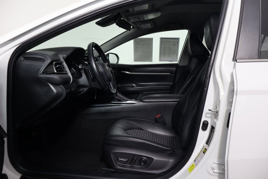 Used 2020 Toyota Camry SE FWD image 10