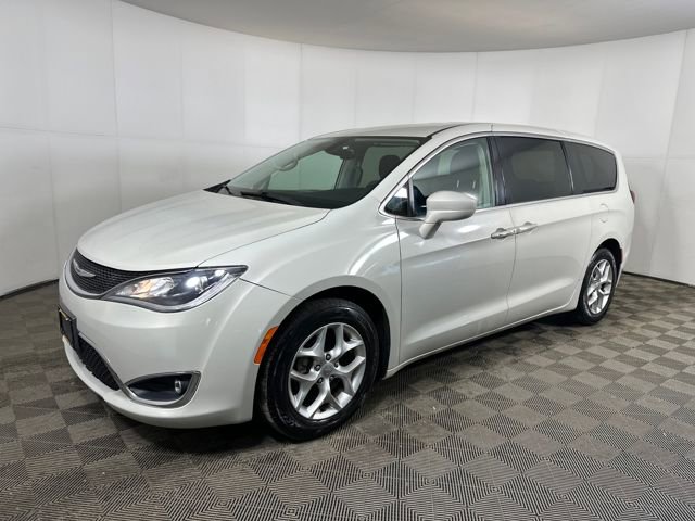 Used 2019 Chrysler Pacifica Touring Plus w/ Tire & Wheel Group image 7
