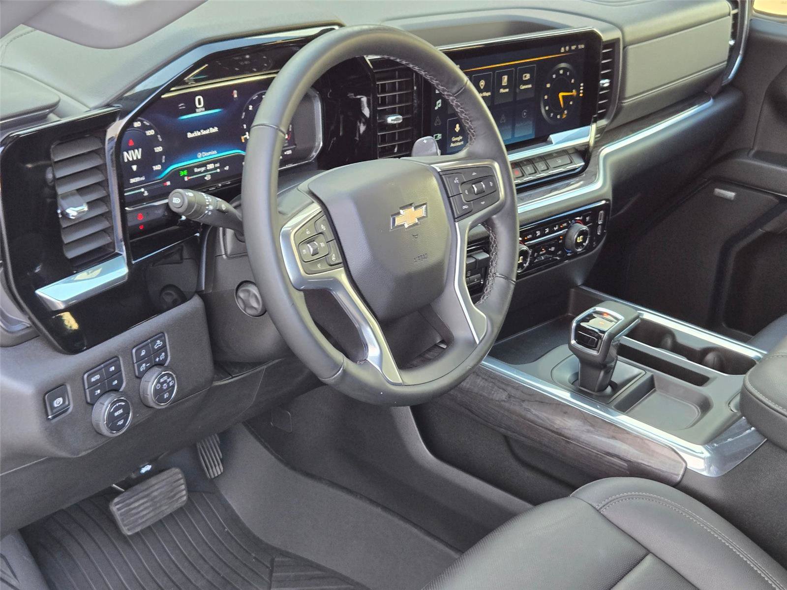 Used 2024 Chevrolet Silverado 1500 LTZ AWD/4WD image 8